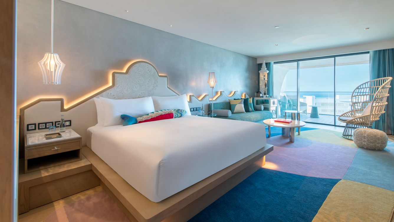 hotel jobs in portugal for english speakers