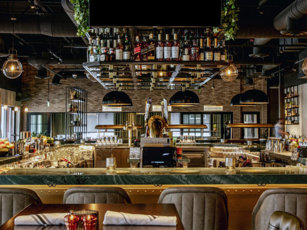 High-Paying Restaurant Server (Housing Available - No Experience Needed!)