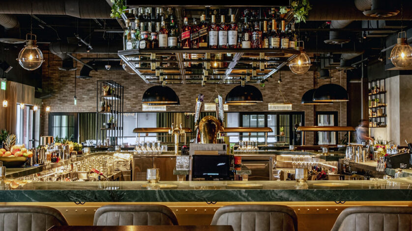 High-Paying Restaurant Server (Housing Available - No Experience Needed!)